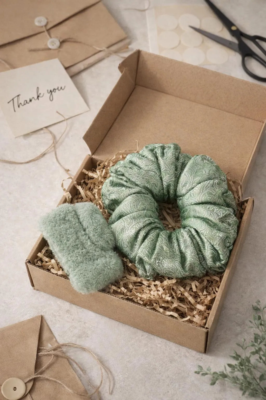 Pack of 2 Scrunchie & Hair Catcher Set Soft Fabric Hair Accessories for Daily Use, Makeup & Skincare